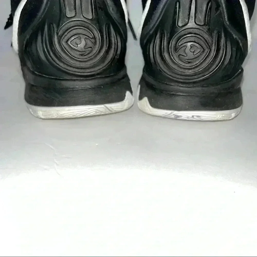 Kyrie Irving Nike 5.5Y Basketball Shoes